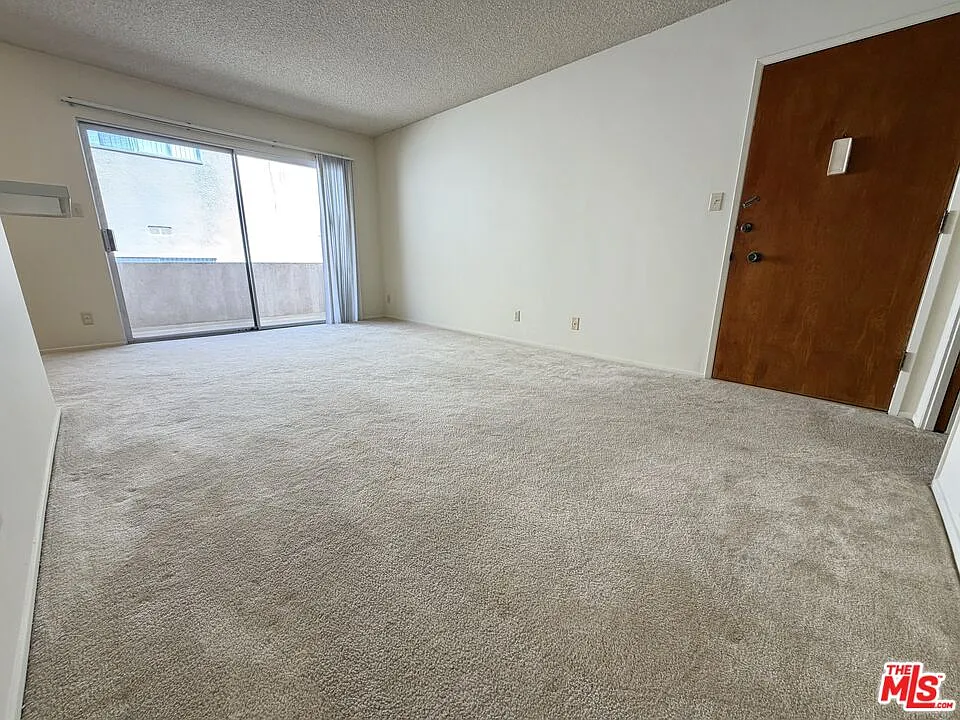1 bed, 1.0 bath, 750 sqft, $2,000 — Photo 2