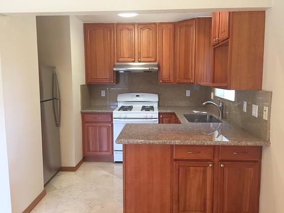 4th image of 20651 Park Cir E APT 3
