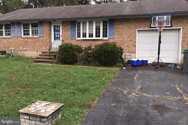 1st image of 528 E Hanna Dr