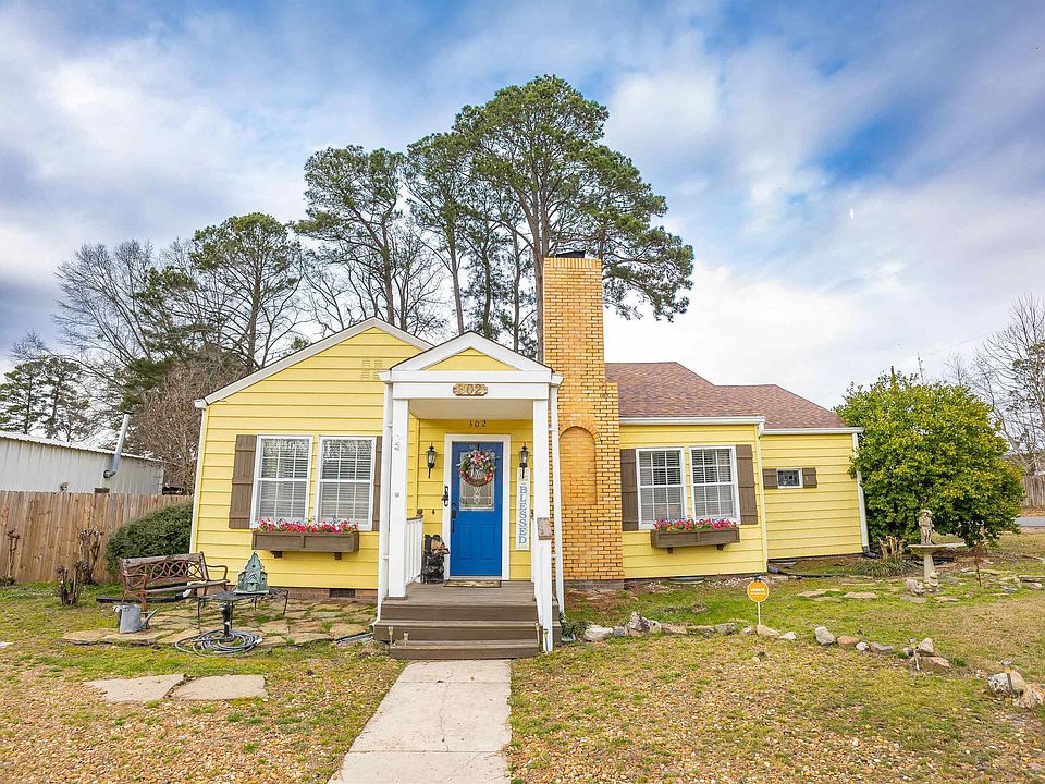 1st image of 302 W Main St