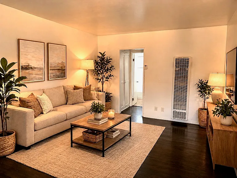 6128 De Longpre Ave #6 — Photo 1