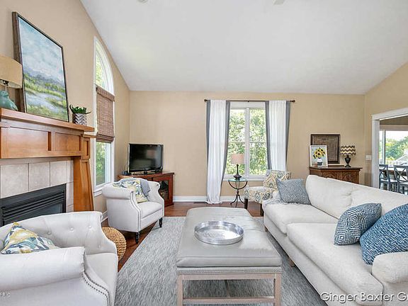 4th image of 184 Glen Carin Dr NE