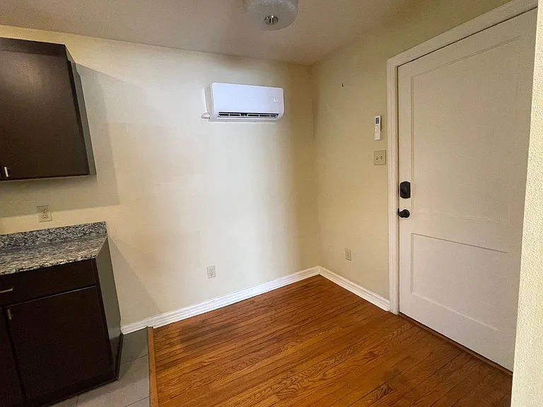 1406 Broadway St — Photo 14