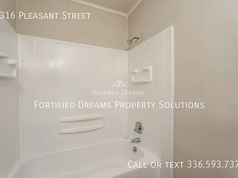 1316 Pleasant St — Photo 9
