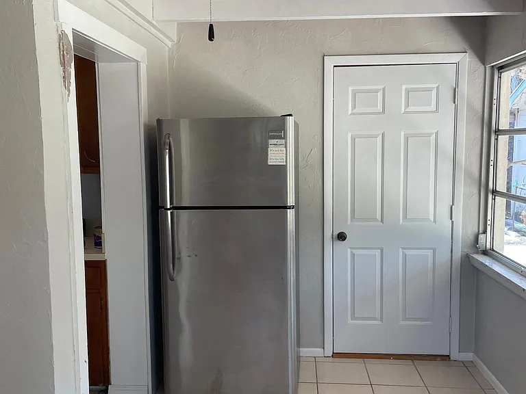 209 Shore Rd #B — Photo 2