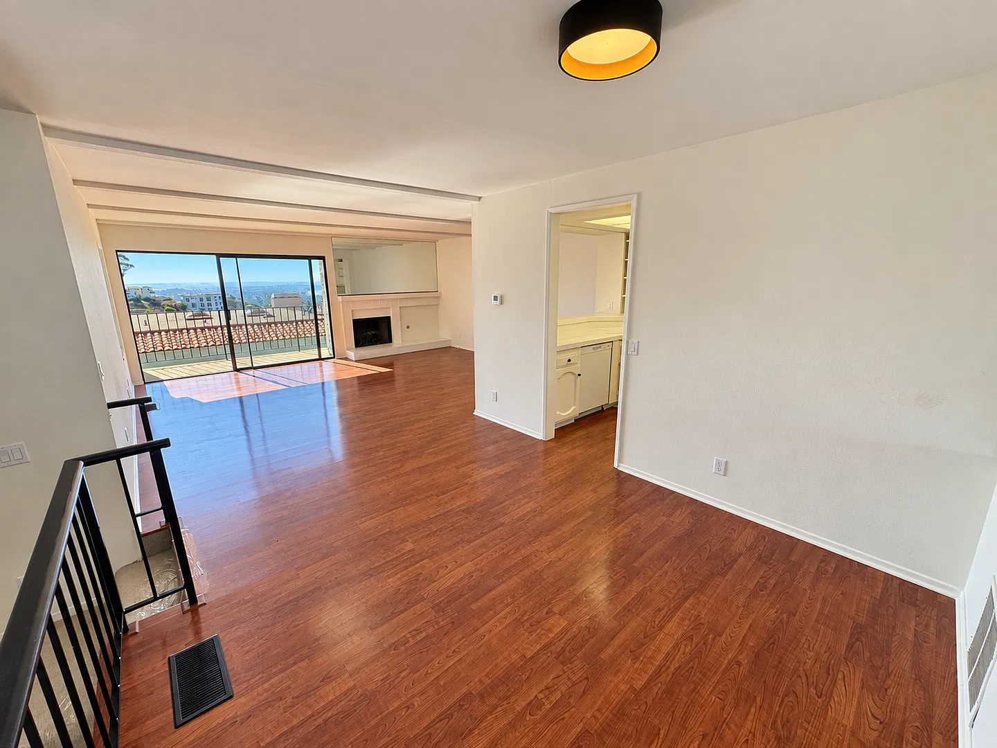 Seaview Hills Townhome with Stunning Ocean & Coastline Views — Photo 4