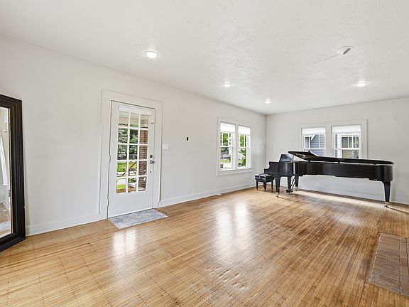 5th image of 2820 Ruckle St