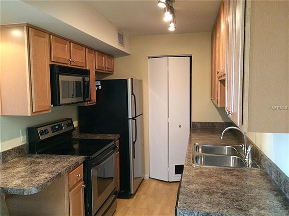 4th image of 2924 Plaza Terrace Dr #2924