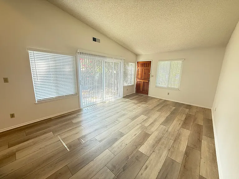 22210 James Alan Cir #8 — Photo 3