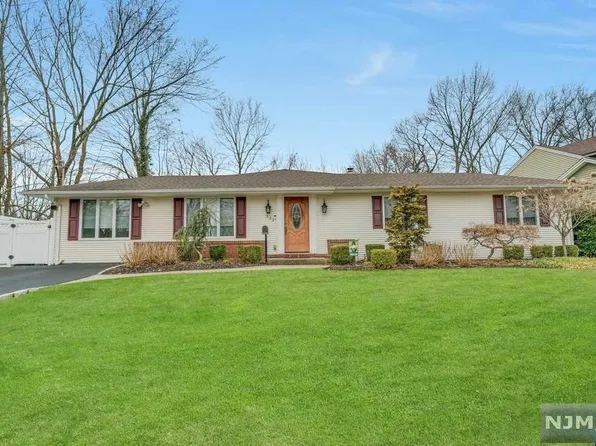 333 Valley Rd, River Edge, NJ 07661