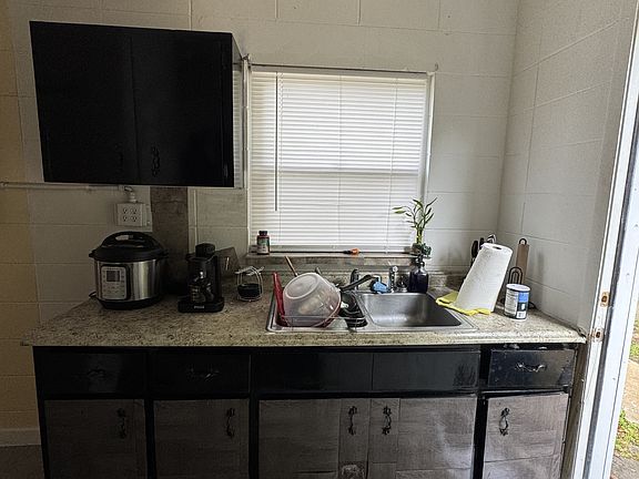 5th image of 2920 NW 18th St #1