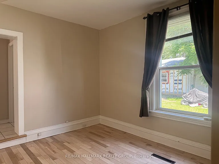 20 Russell St W #3 — Photo 15