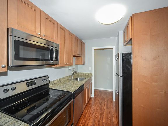 4th image of 1355 N Sandburg Ter APT 1904