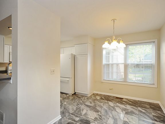 5th image of 2032 N Windham Ct N Unit 26