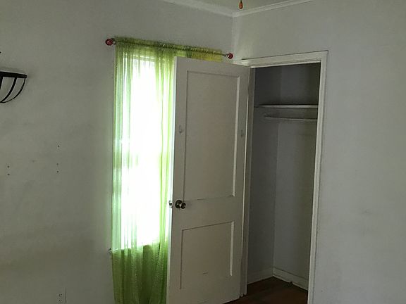 3rd image of 110 New Haven Dr