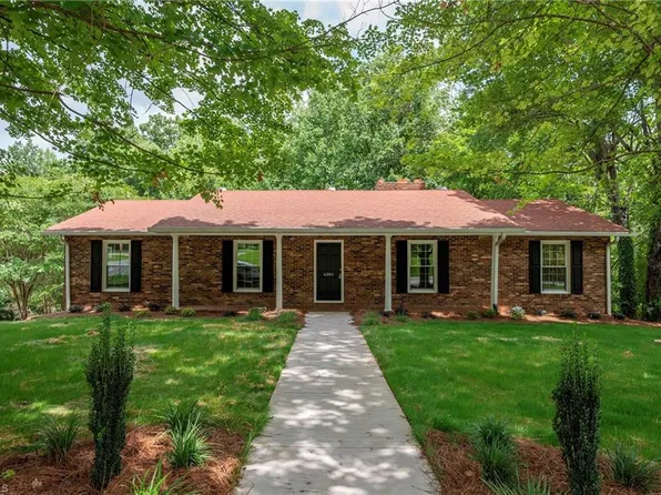 4385 Mashie Dr, Pfafftown, NC 27040