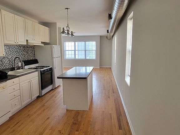 3rd image of 1227 N Honore St #2