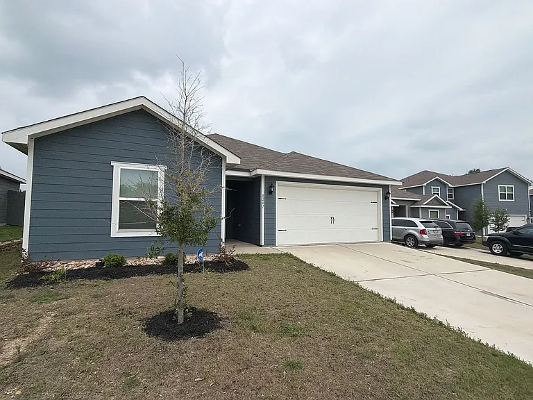 4247 Possumhaw Dr — Photo 1