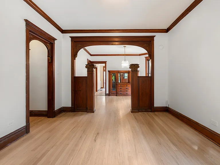 1049 N Oakley Blvd #1 — Photo 5