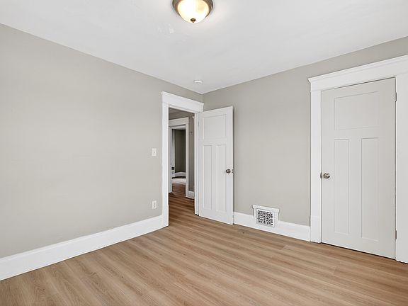 3rd image of 458 Kling St #3
