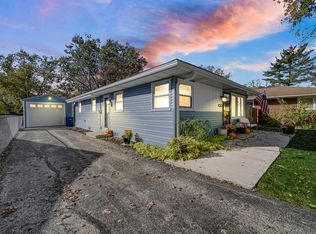 6108 Pershing Ave, Downers Grove, IL 60516