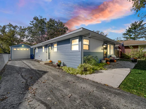 6108 Pershing Ave, Downers Grove, IL 60516