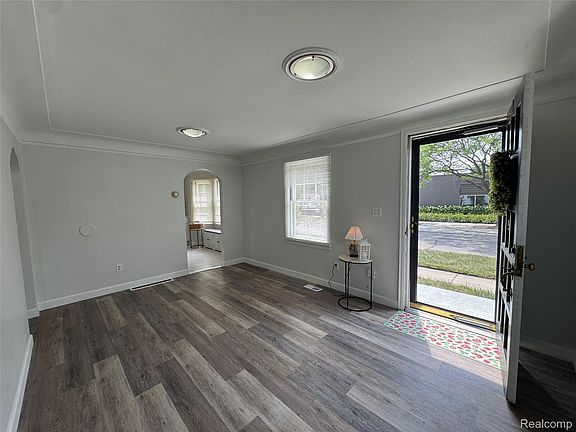 3rd image of 2452 Earlmont Rd