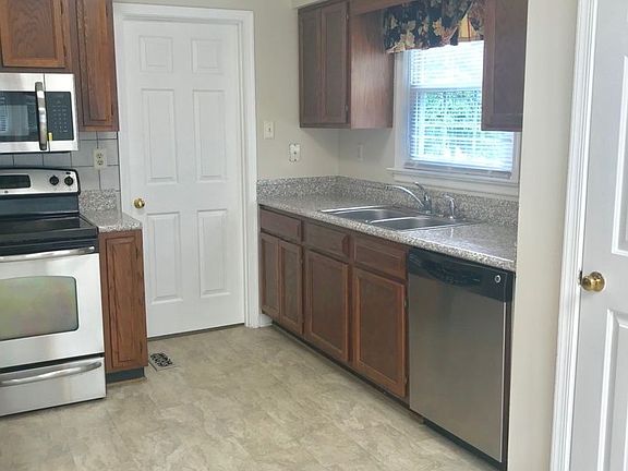 3rd image of 4610 River Mill Ct
