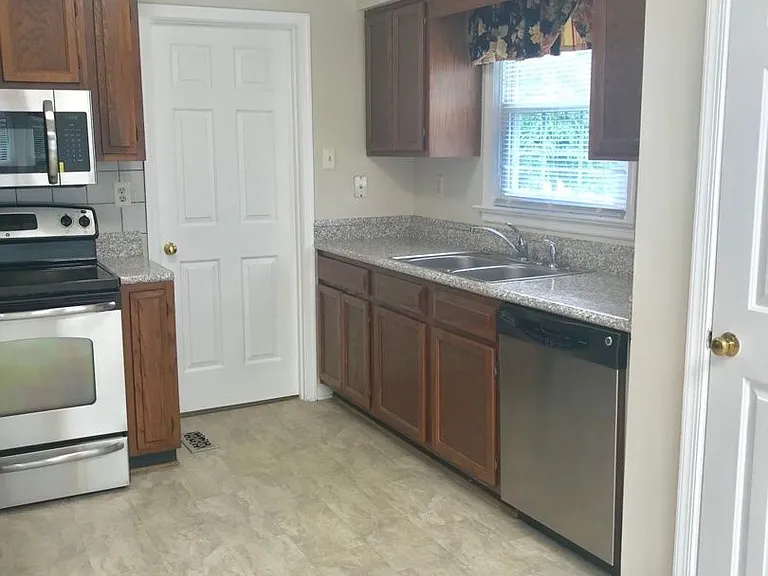 4610 River Mill Ct — Photo 3