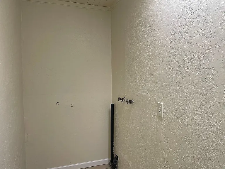811 Dakota Ave — Photo 15