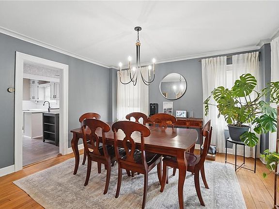 3rd image of 1037 W Gregory Blvd