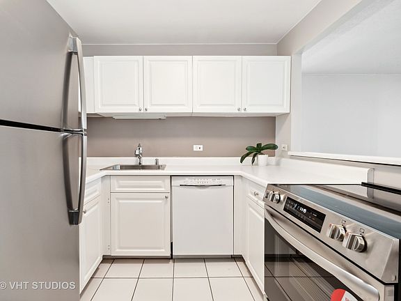 2nd image of 3660 N Lake Shore Dr APT 1012