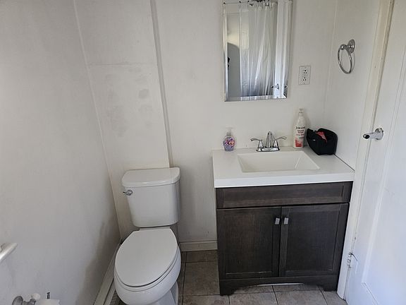 5th image of 205 E Bell Ave #1