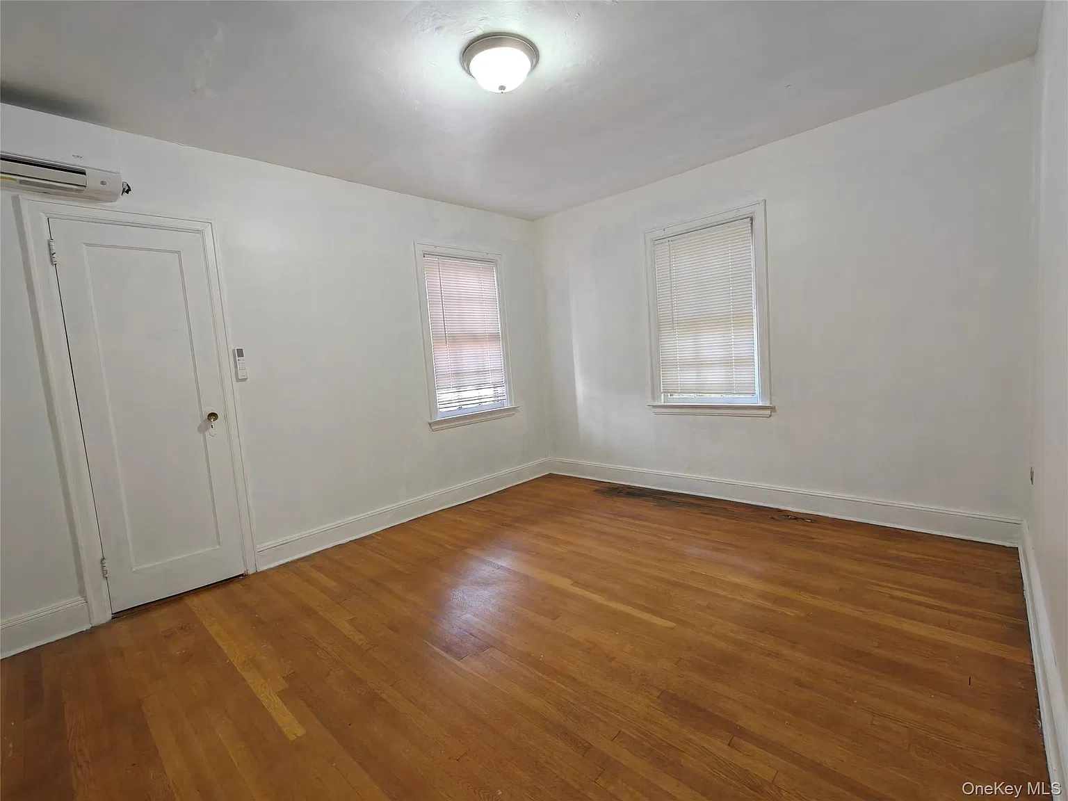 3 bed, 1.0 bath, 1400 sqft, $4,000 — Photo 3