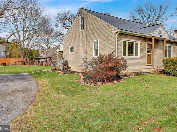 5th image of 618 Lorane Rd