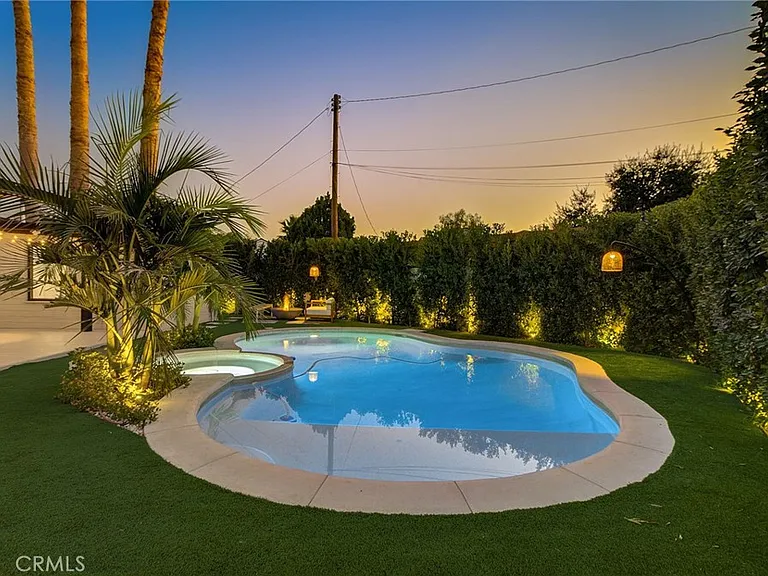 8161 Encino Ave — Photo 15