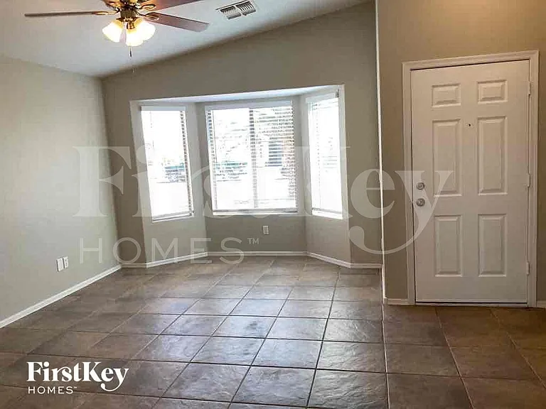 1338 W Mesquite Ave — Photo 2