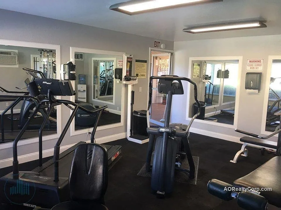Sandpointe Apartments — Photo 4
