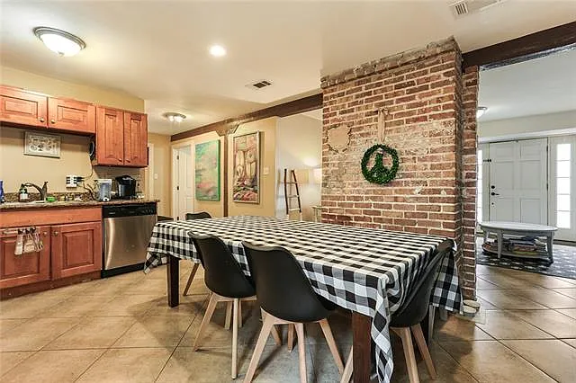 3 bed, 2.0 bath, 1289 sqft, $1,900 — Photo 3