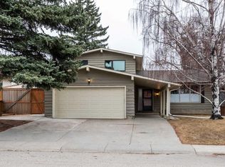 356 NW Cannington Pl SW, Calgary, AB T2W1Z9