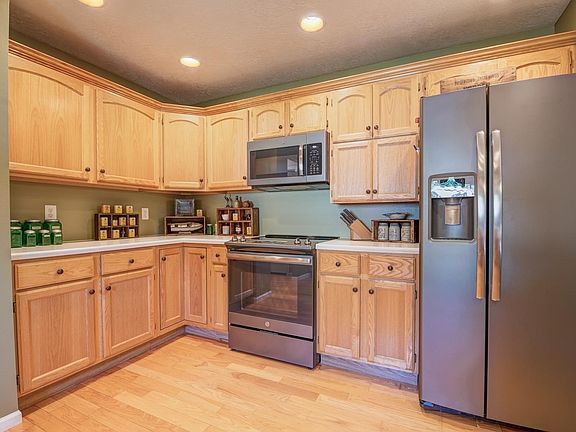 3rd image of 25970 Oak Ln