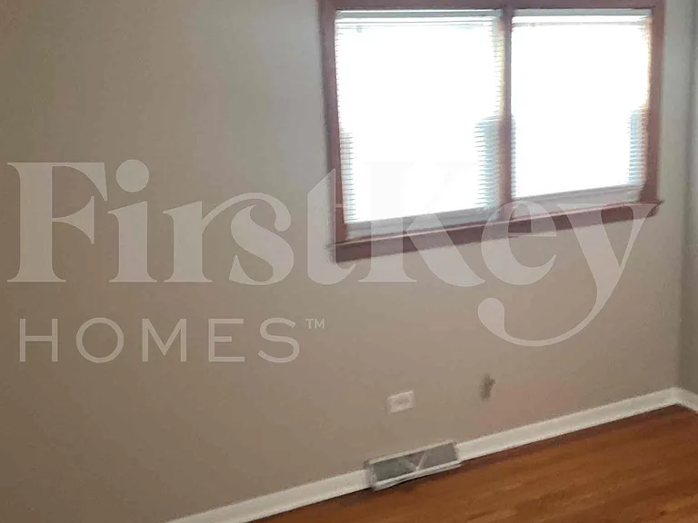 8725 S Luella Ave — Photo 8
