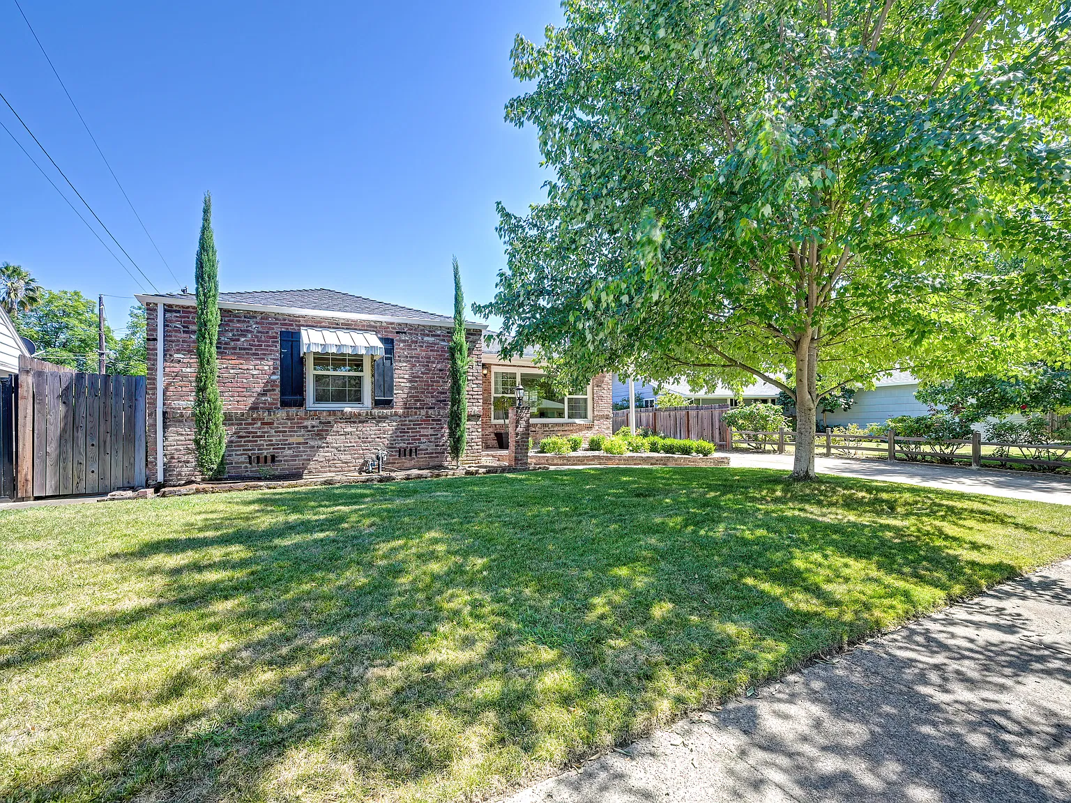 4 bed, 2085 sqft, $4,400 — Photo 1