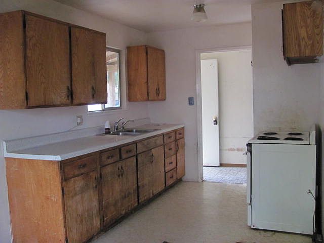 2nd image of 340 Frankie St
