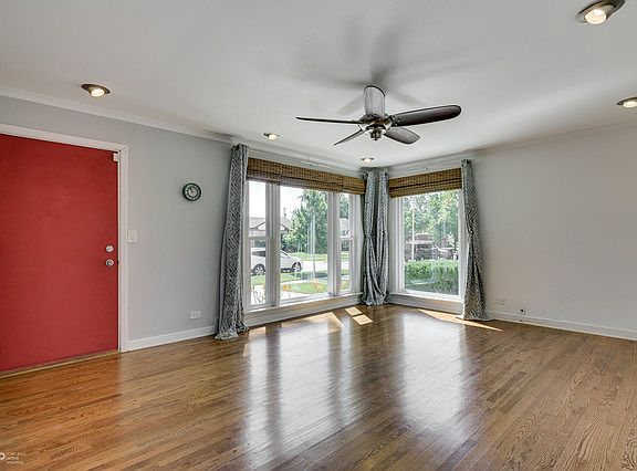 3rd image of 1932 Suffolk Ave