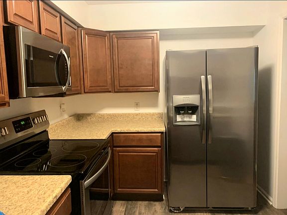 5th image of 404 Bainbridge Ct APT B2