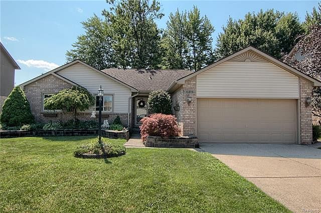 1st image of 26374 Woodland Dr
