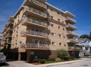 7443 Washington St APT 203, Forest Park, IL