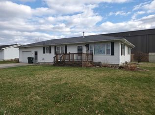 345 Green Acres Dr, Mediapolis, IA 52637