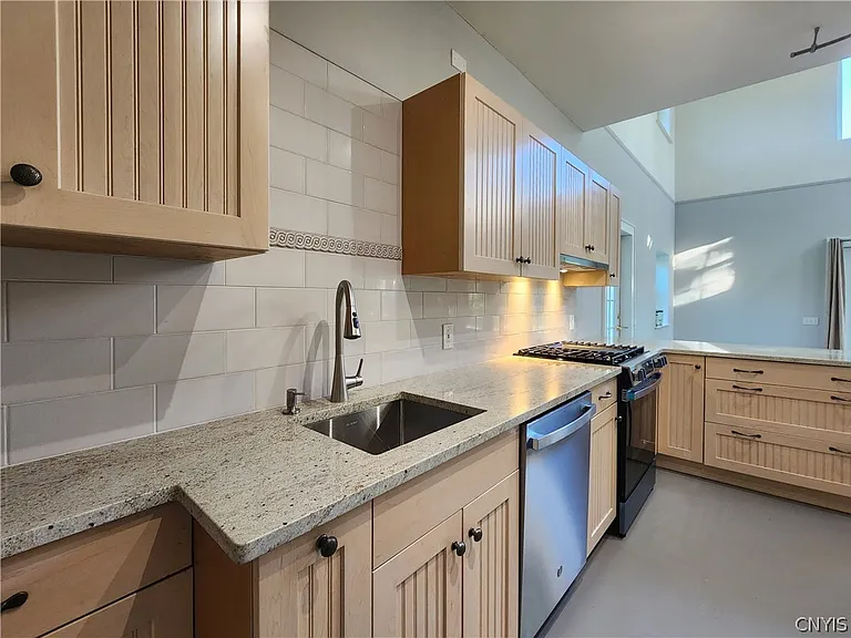 15 Etna Rd — Photo 5